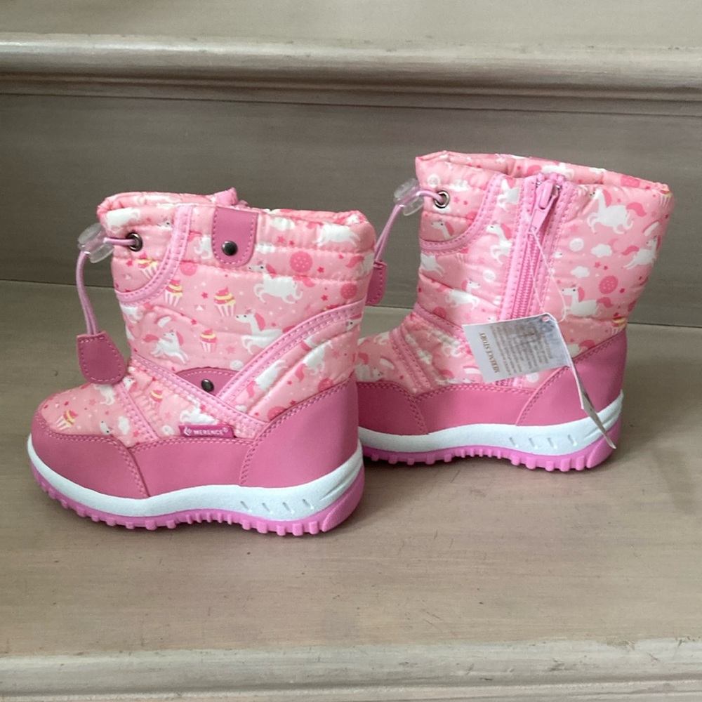 NWT! Pink Toddler snow boots